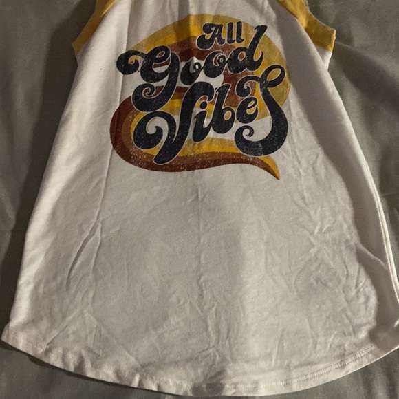 T-Shirt - Picture 2 of 3